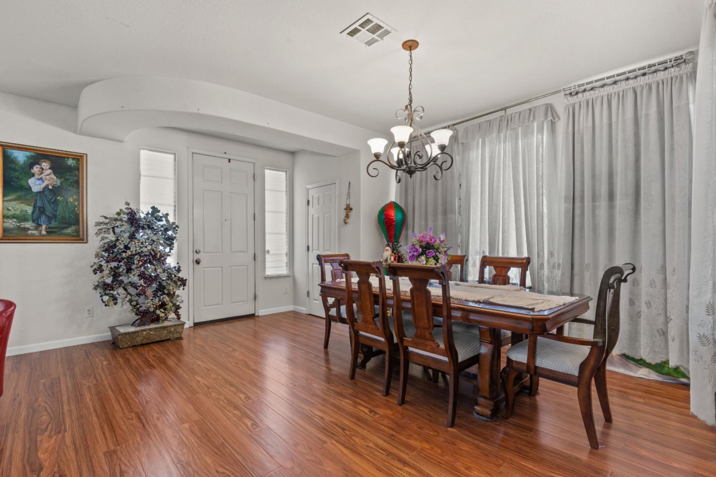 Detail Gallery Image 5 of 50 For 10628 Hidden Grove Cir, Stockton,  CA 95209 - 4 Beds | 2/1 Baths