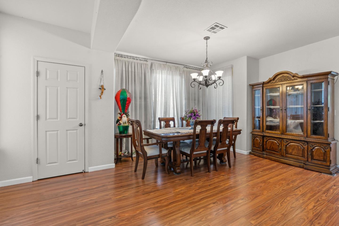Detail Gallery Image 6 of 50 For 10628 Hidden Grove Cir, Stockton,  CA 95209 - 4 Beds | 2/1 Baths