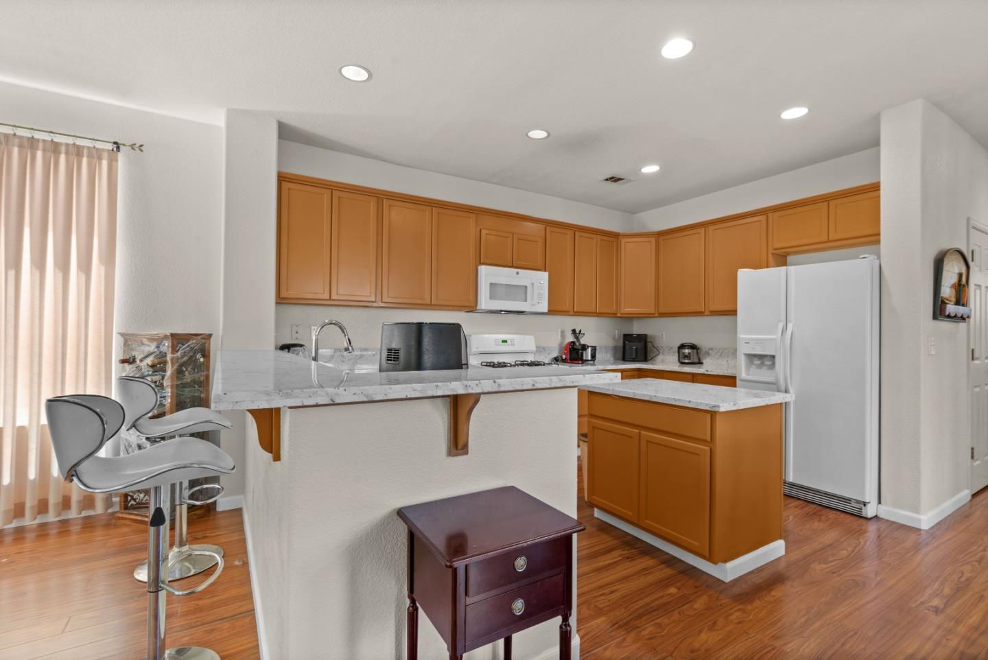 Detail Gallery Image 7 of 50 For 10628 Hidden Grove Cir, Stockton,  CA 95209 - 4 Beds | 2/1 Baths