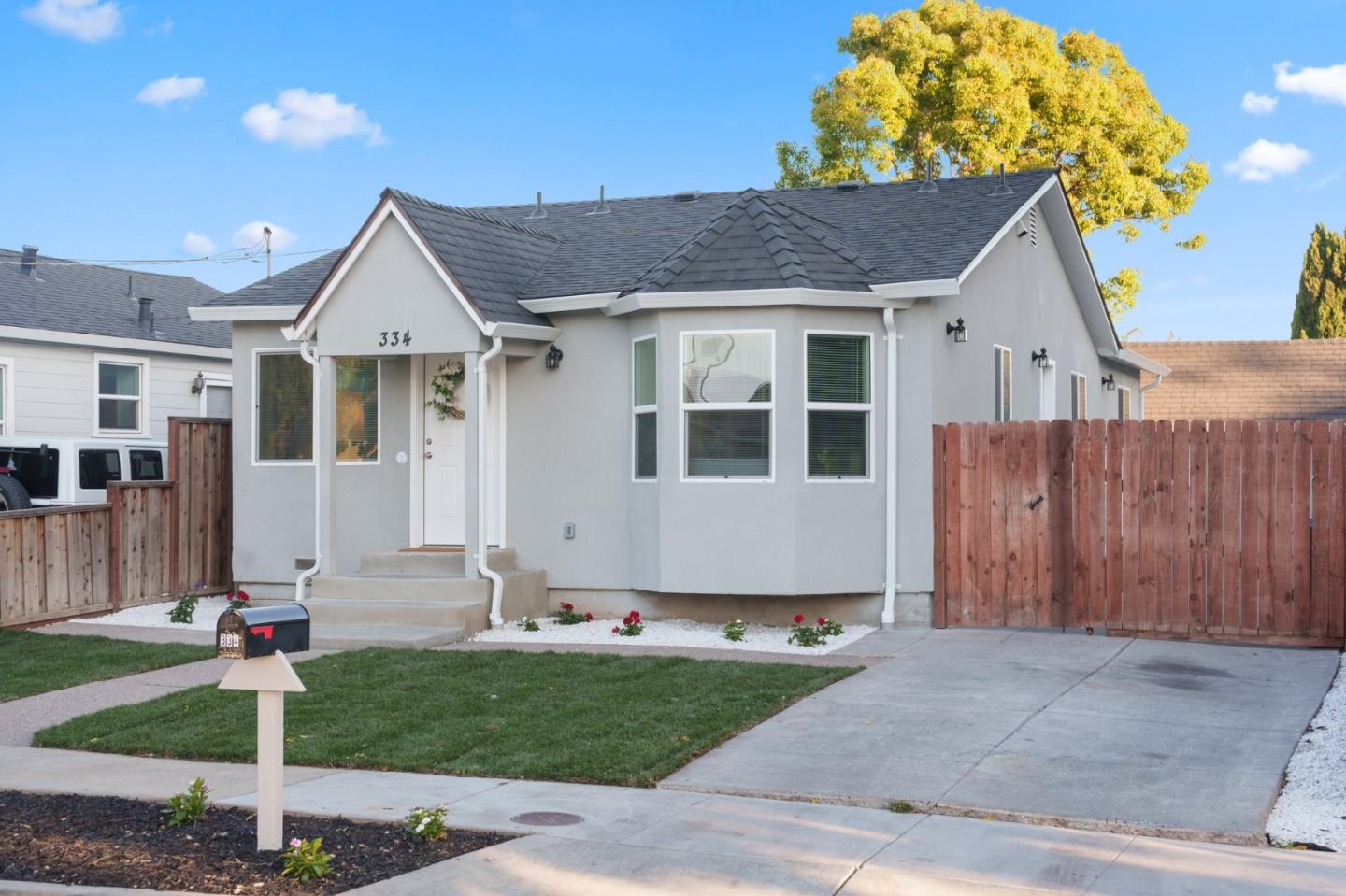 Detail Gallery Image 2 of 18 For 334 Hull Ave, San Jose,  CA 95125 - 4 Beds | 2 Baths