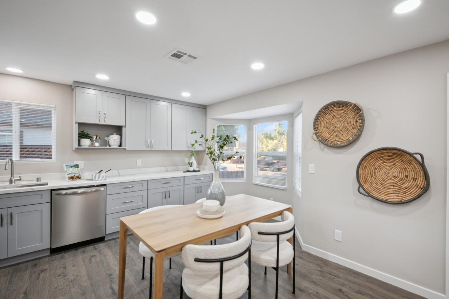 Detail Gallery Image 8 of 18 For 334 Hull Ave, San Jose,  CA 95125 - 4 Beds | 2 Baths