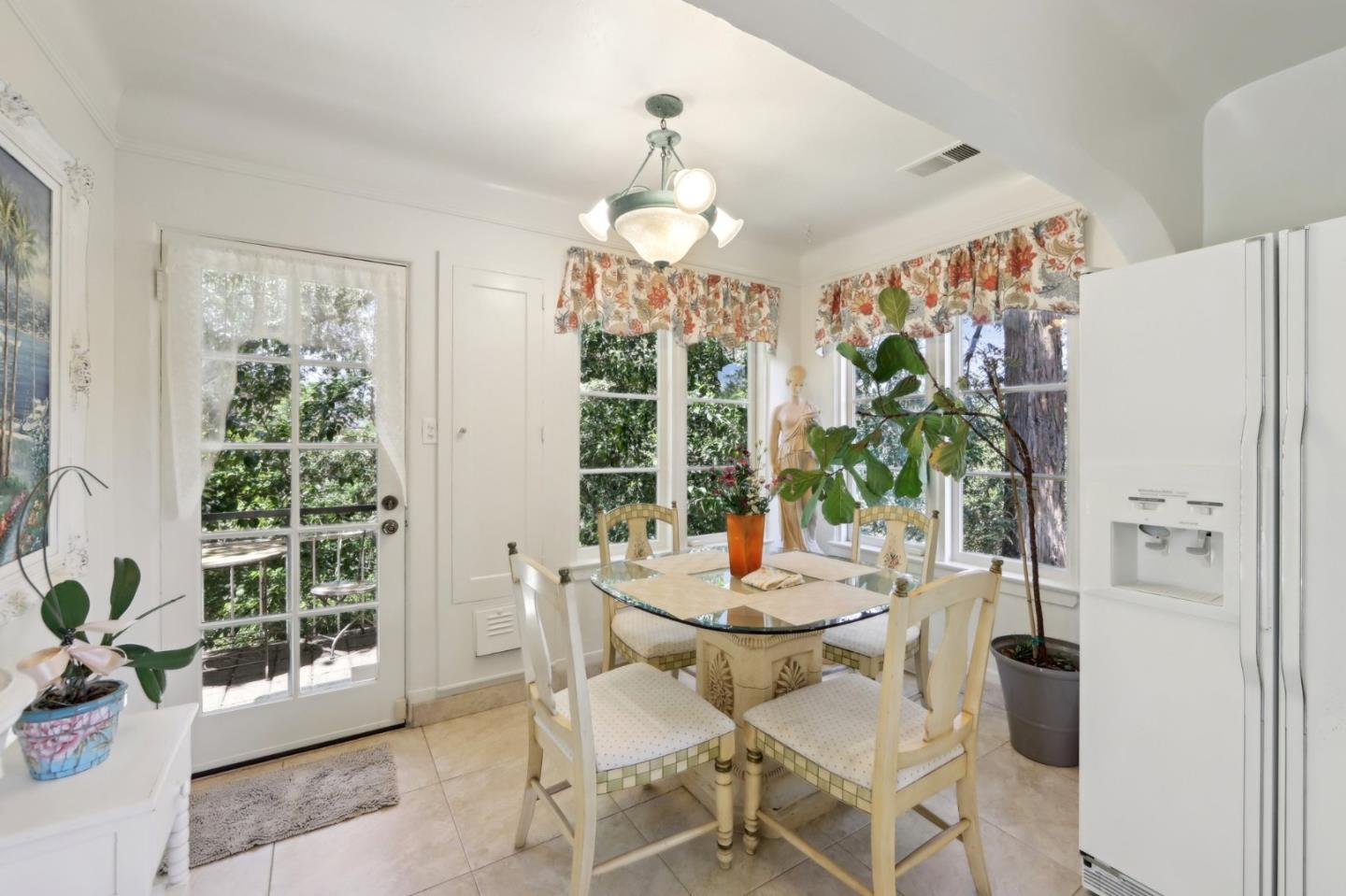 Detail Gallery Image 22 of 74 For 18211 Saratoga Los Gatos Rd, Monte Sereno,  CA 95030 - 4 Beds | 2 Baths