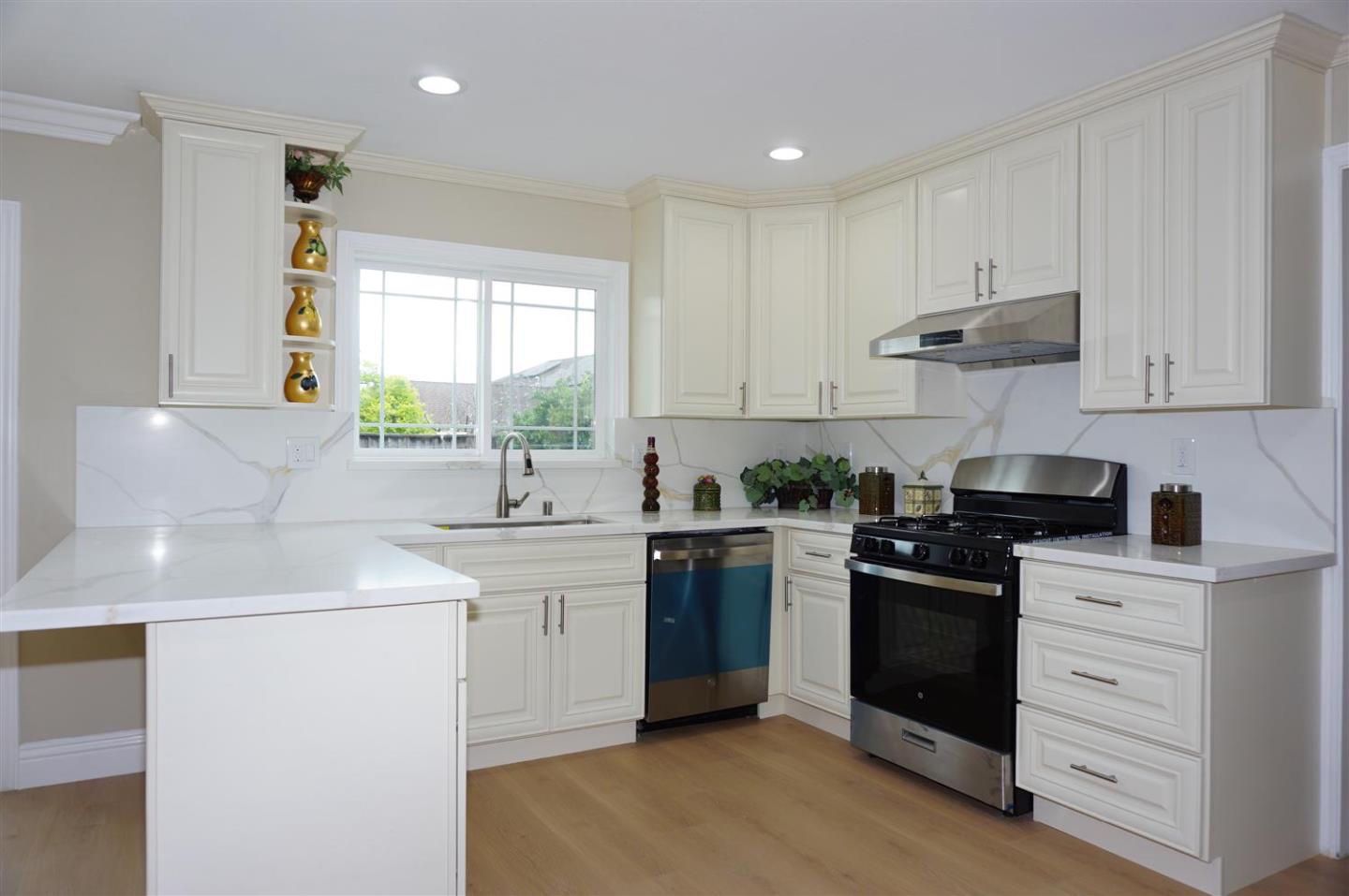 Detail Gallery Image 29 of 50 For 2915 Winwood Way, San Jose,  CA 95148 - 5 Beds | 3 Baths