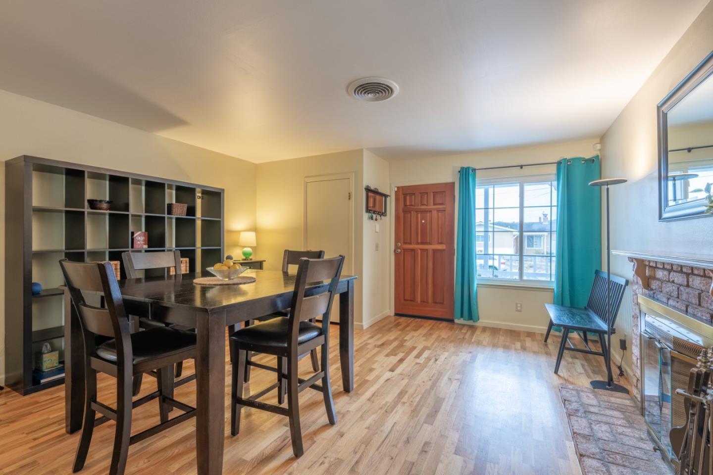 Detail Gallery Image 2 of 22 For 3009 Eddy St, Marina,  CA 93933 - 3 Beds | 2 Baths