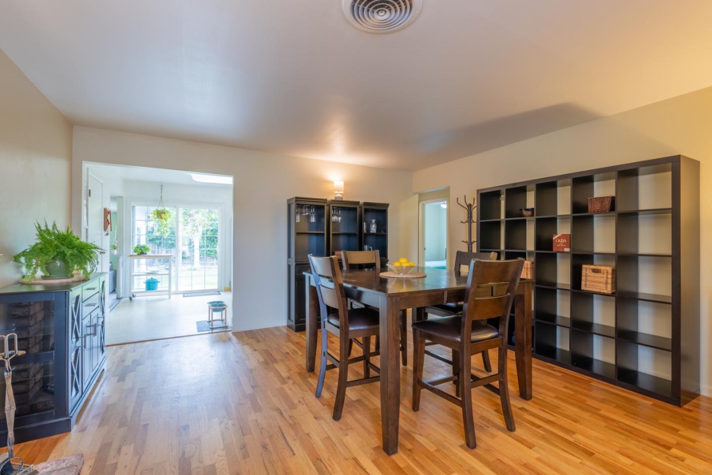 Detail Gallery Image 3 of 22 For 3009 Eddy St, Marina,  CA 93933 - 3 Beds | 2 Baths