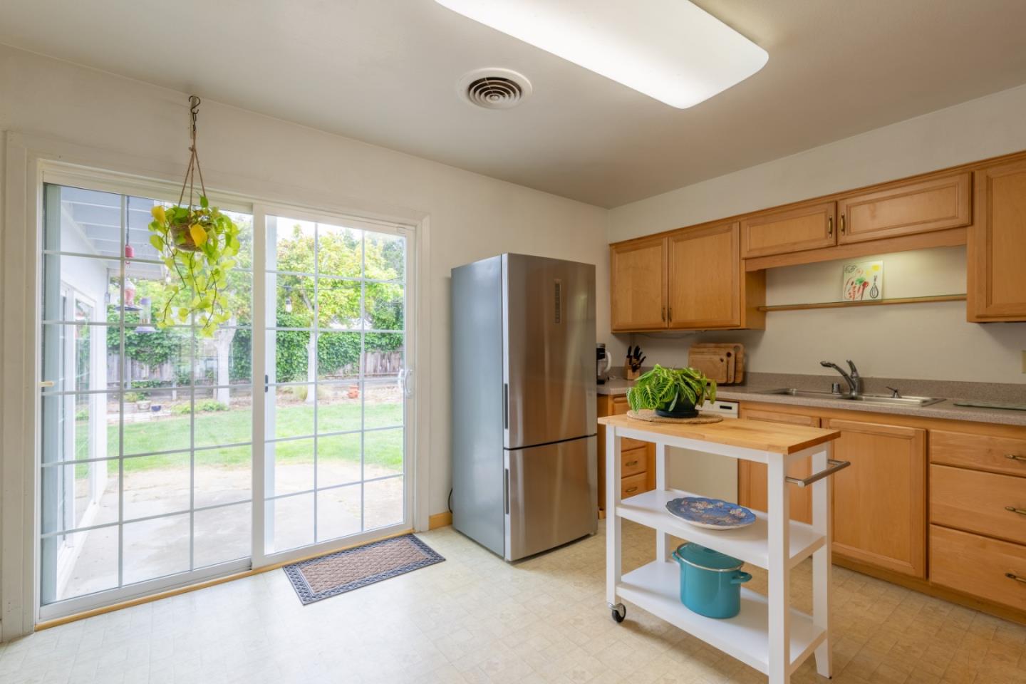 Detail Gallery Image 4 of 22 For 3009 Eddy St, Marina,  CA 93933 - 3 Beds | 2 Baths