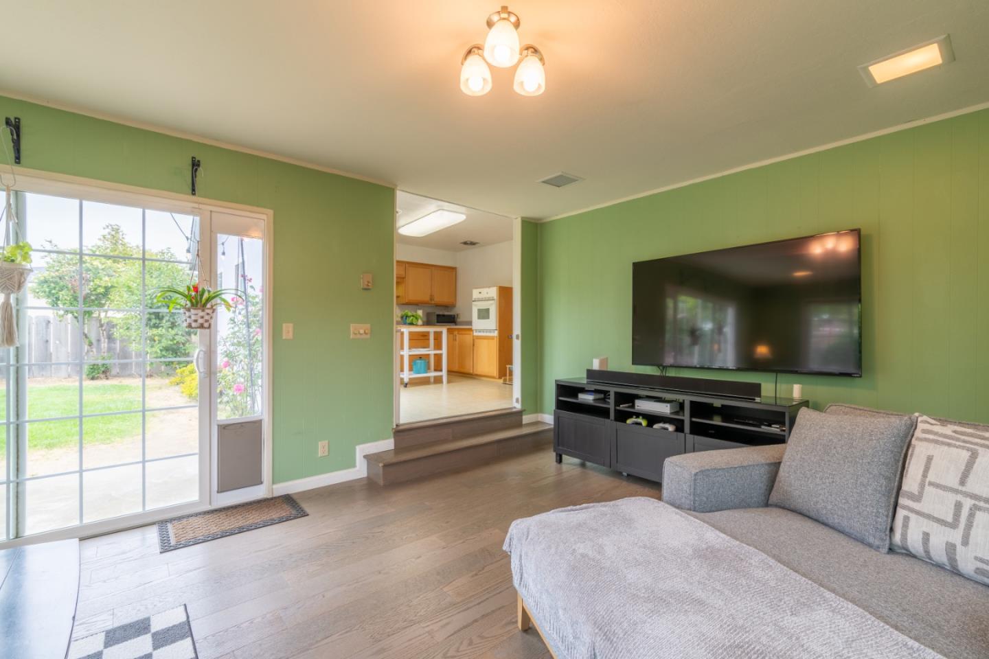 Detail Gallery Image 9 of 22 For 3009 Eddy St, Marina,  CA 93933 - 3 Beds | 2 Baths