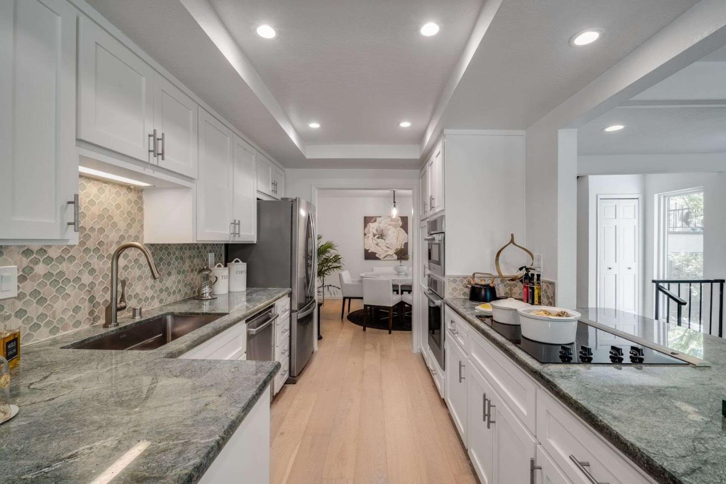 Detail Gallery Image 10 of 36 For 228 Sand Hill Cir, Menlo Park,  CA 94025 - 4 Beds | 2/1 Baths