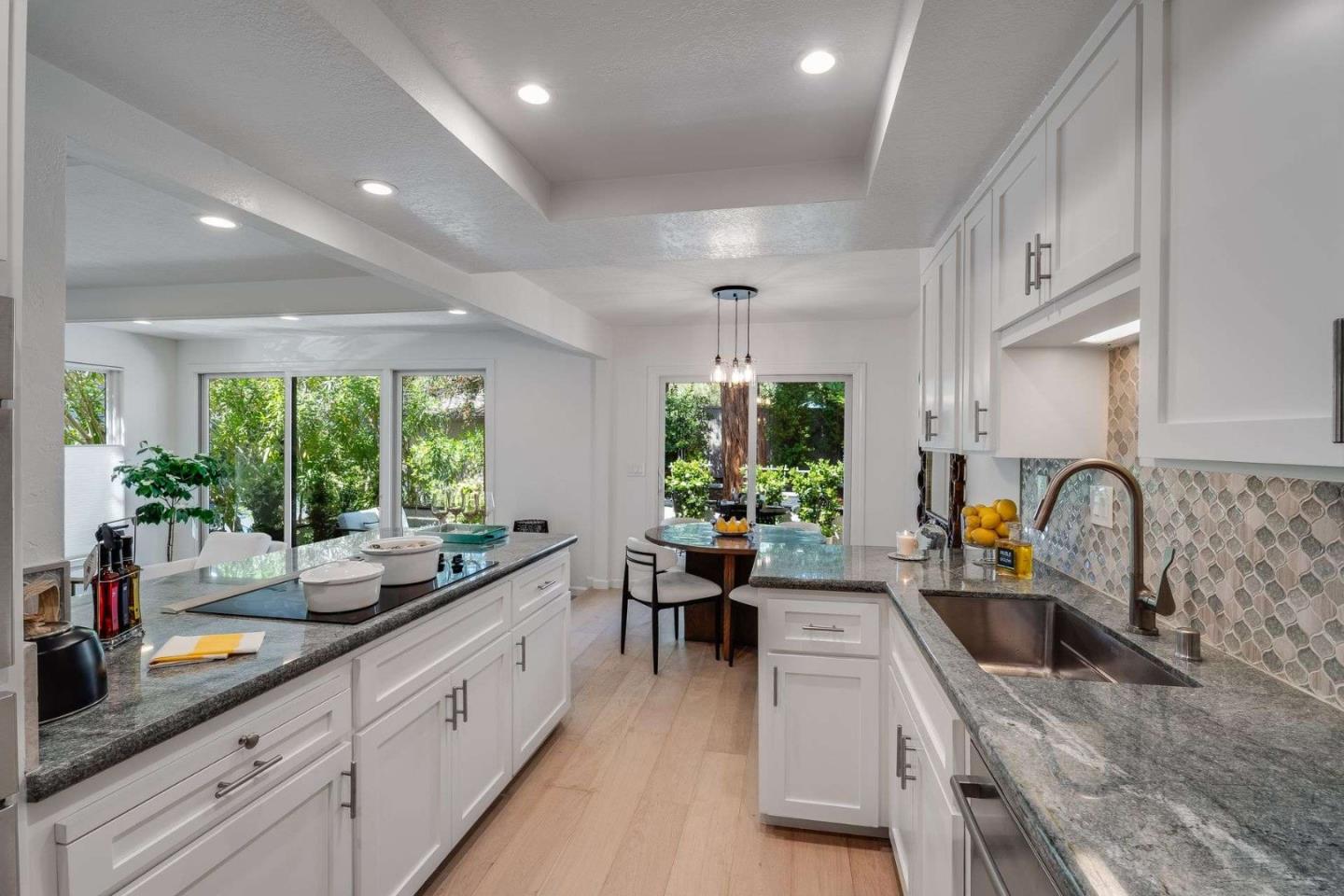 Detail Gallery Image 11 of 36 For 228 Sand Hill Cir, Menlo Park,  CA 94025 - 4 Beds | 2/1 Baths