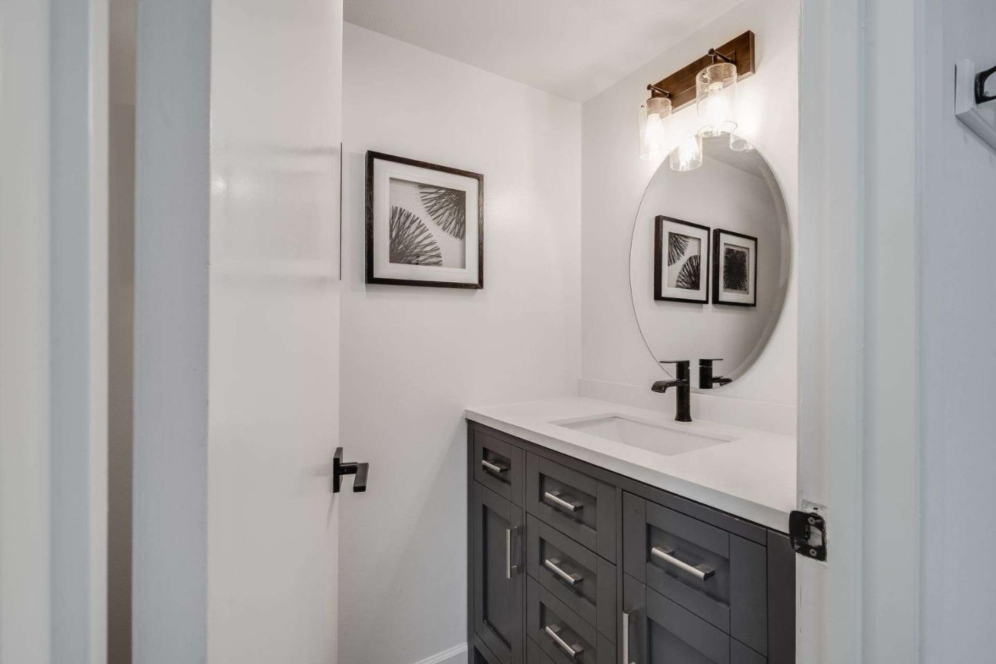 Detail Gallery Image 14 of 36 For 228 Sand Hill Cir, Menlo Park,  CA 94025 - 4 Beds | 2/1 Baths