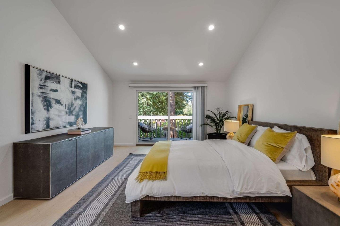 Detail Gallery Image 16 of 36 For 228 Sand Hill Cir, Menlo Park,  CA 94025 - 4 Beds | 2/1 Baths