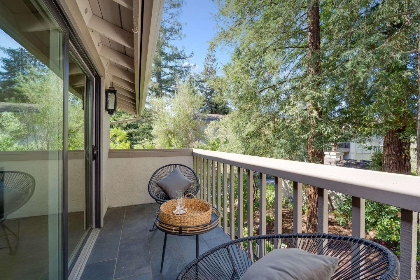 Detail Gallery Image 17 of 36 For 228 Sand Hill Cir, Menlo Park,  CA 94025 - 4 Beds | 2/1 Baths