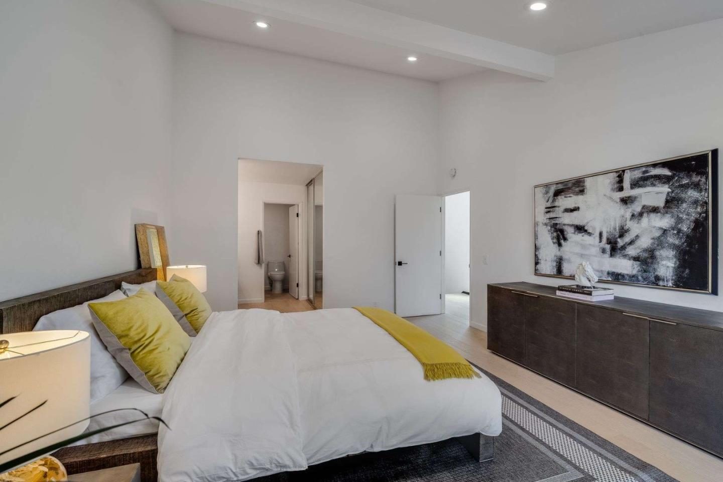 Detail Gallery Image 18 of 36 For 228 Sand Hill Cir, Menlo Park,  CA 94025 - 4 Beds | 2/1 Baths