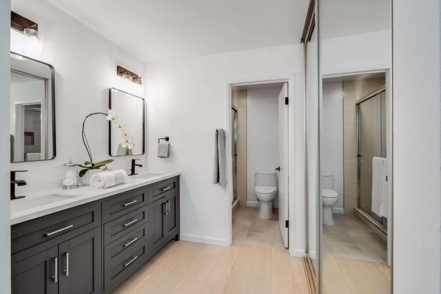 Detail Gallery Image 19 of 36 For 228 Sand Hill Cir, Menlo Park,  CA 94025 - 4 Beds | 2/1 Baths