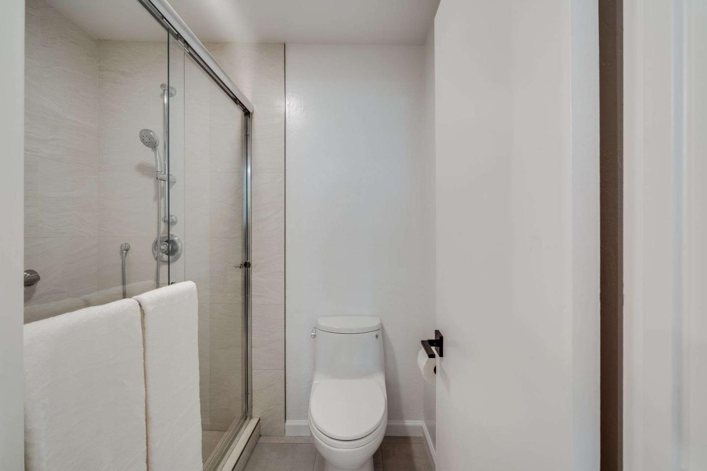 Detail Gallery Image 20 of 36 For 228 Sand Hill Cir, Menlo Park,  CA 94025 - 4 Beds | 2/1 Baths