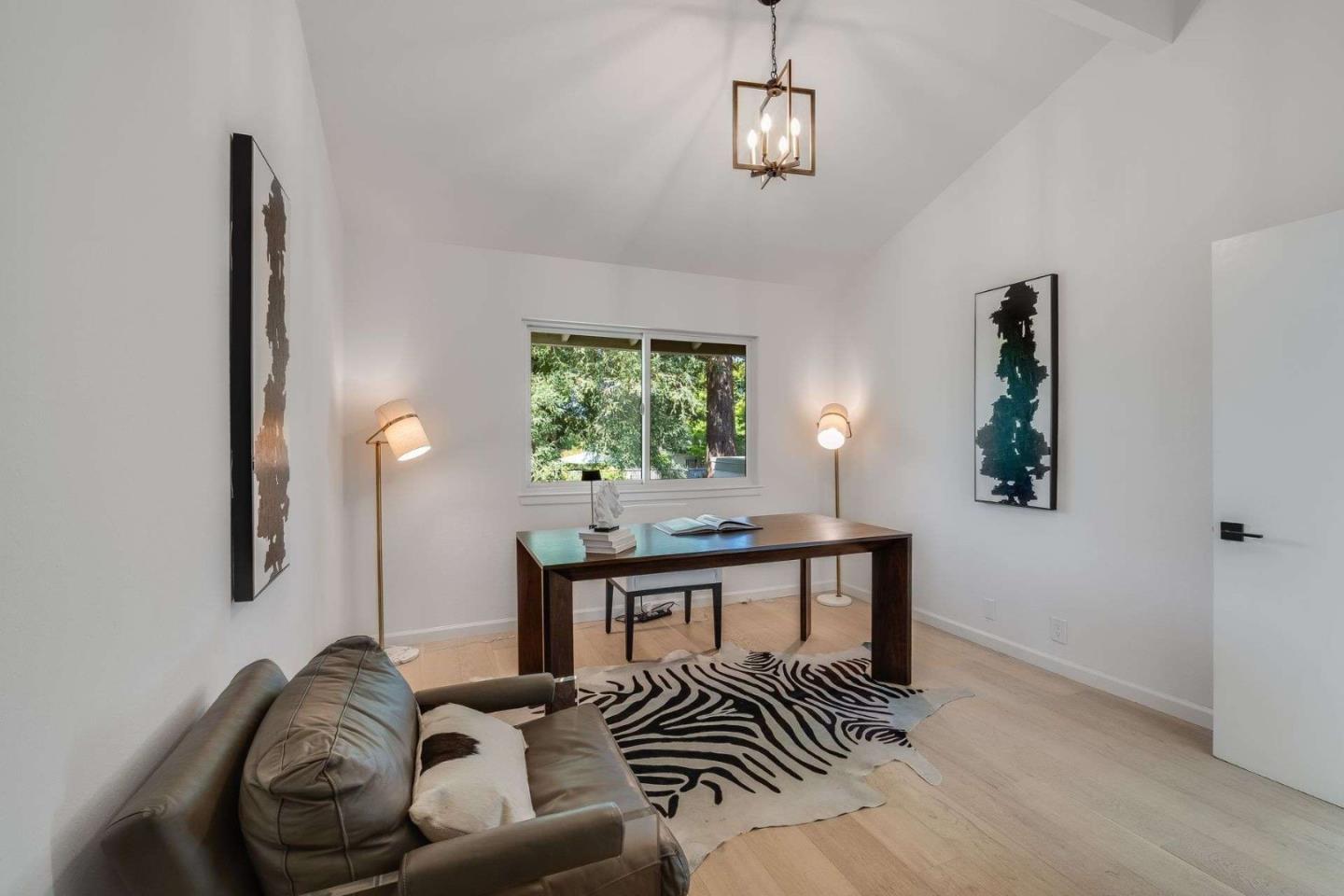 Detail Gallery Image 21 of 36 For 228 Sand Hill Cir, Menlo Park,  CA 94025 - 4 Beds | 2/1 Baths