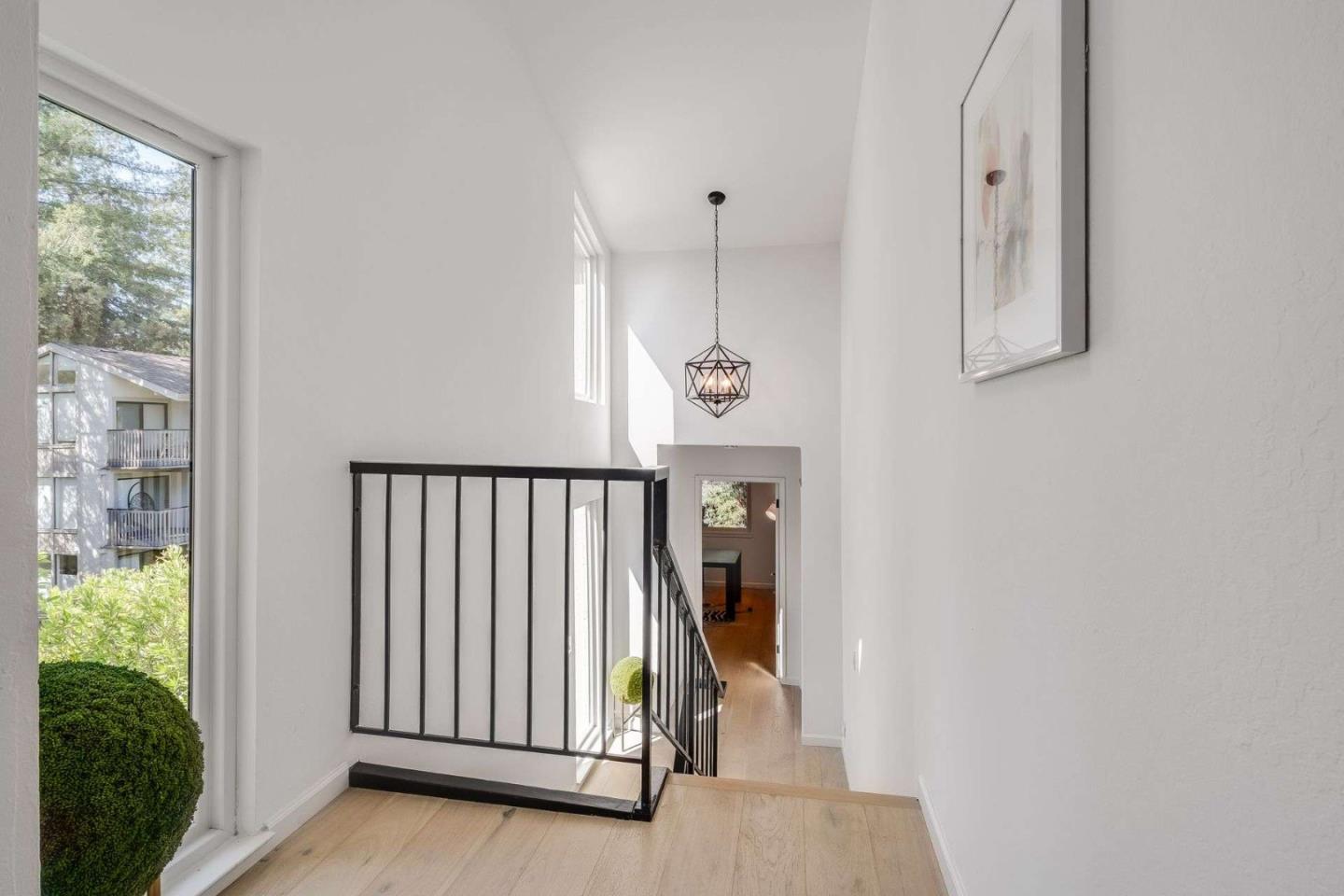 Detail Gallery Image 23 of 36 For 228 Sand Hill Cir, Menlo Park,  CA 94025 - 4 Beds | 2/1 Baths