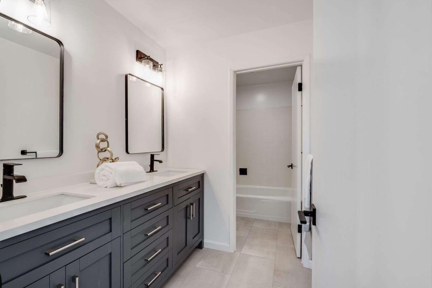 Detail Gallery Image 24 of 36 For 228 Sand Hill Cir, Menlo Park,  CA 94025 - 4 Beds | 2/1 Baths