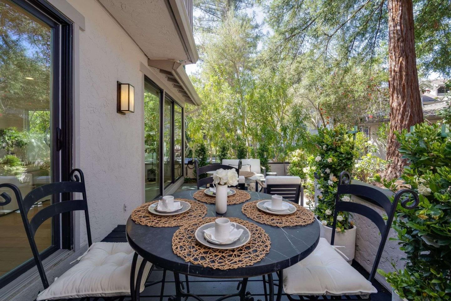 Detail Gallery Image 30 of 36 For 228 Sand Hill Cir, Menlo Park,  CA 94025 - 4 Beds | 2/1 Baths