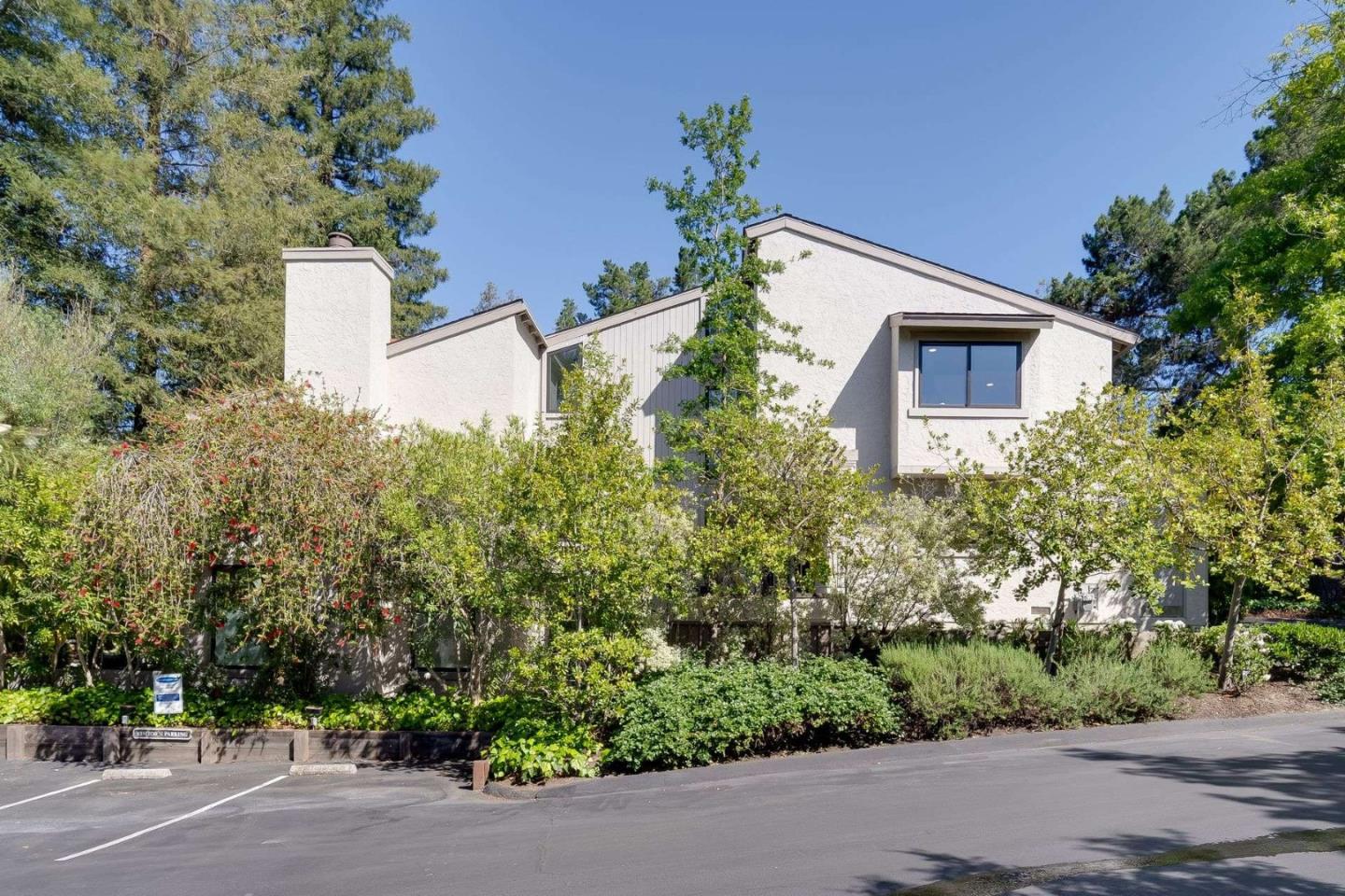 Detail Gallery Image 33 of 36 For 228 Sand Hill Cir, Menlo Park,  CA 94025 - 4 Beds | 2/1 Baths