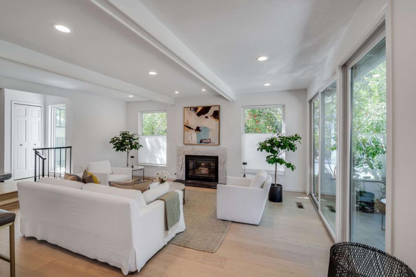 Detail Gallery Image 6 of 36 For 228 Sand Hill Cir, Menlo Park,  CA 94025 - 4 Beds | 2/1 Baths