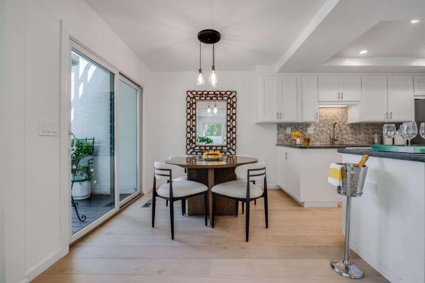 Detail Gallery Image 7 of 36 For 228 Sand Hill Cir, Menlo Park,  CA 94025 - 4 Beds | 2/1 Baths