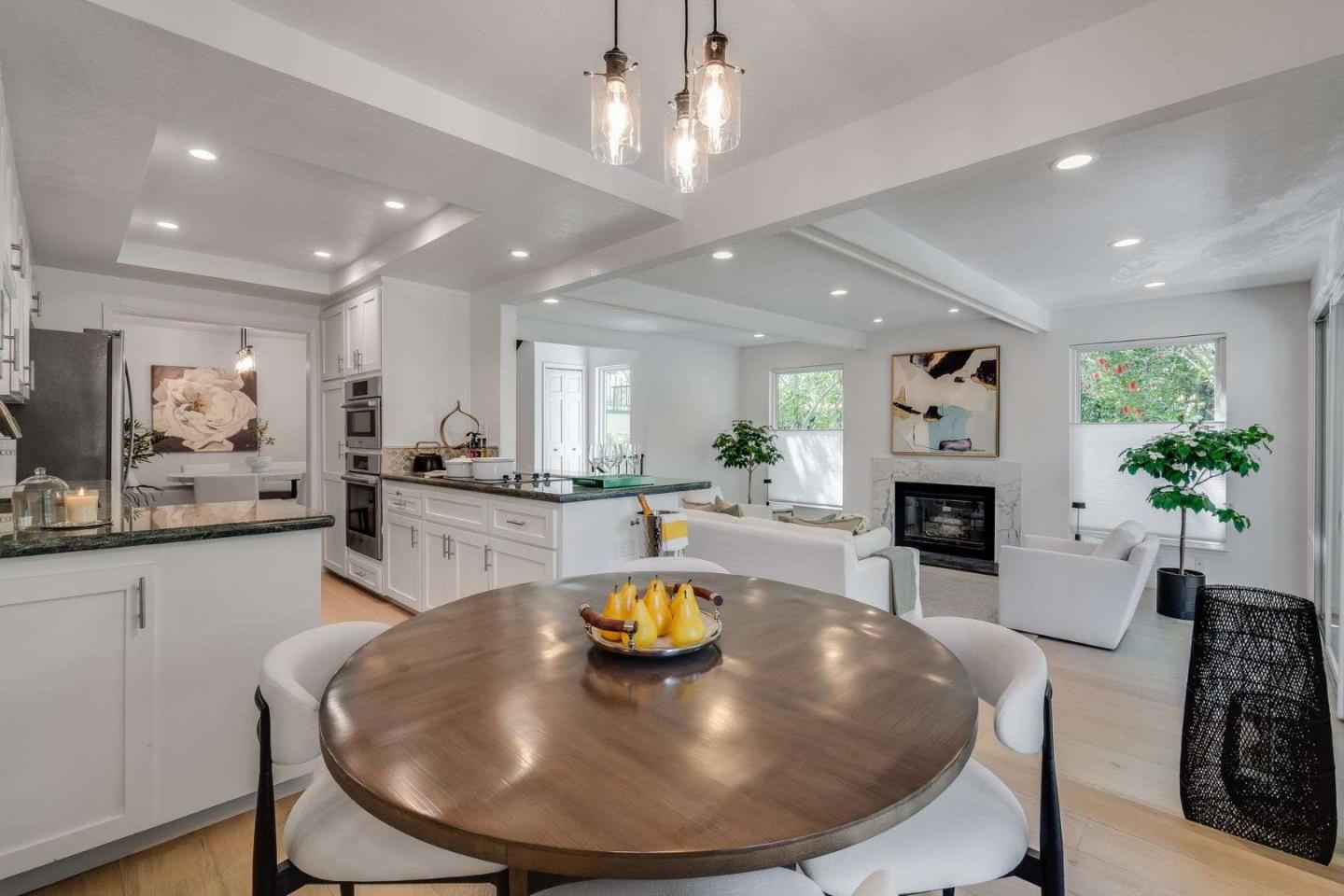 Detail Gallery Image 8 of 36 For 228 Sand Hill Cir, Menlo Park,  CA 94025 - 4 Beds | 2/1 Baths
