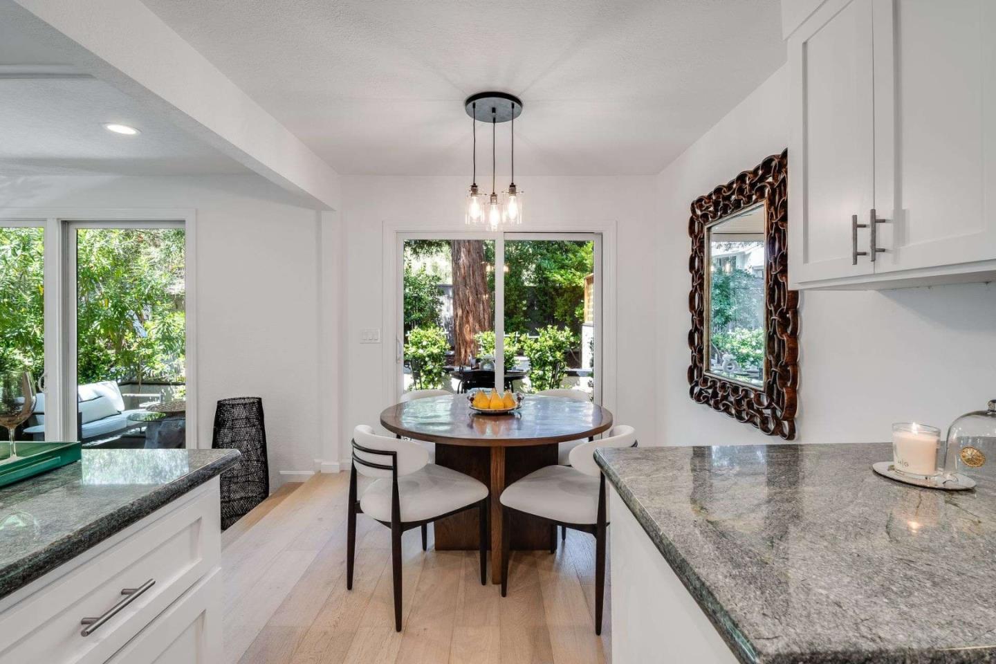 Detail Gallery Image 9 of 36 For 228 Sand Hill Cir, Menlo Park,  CA 94025 - 4 Beds | 2/1 Baths