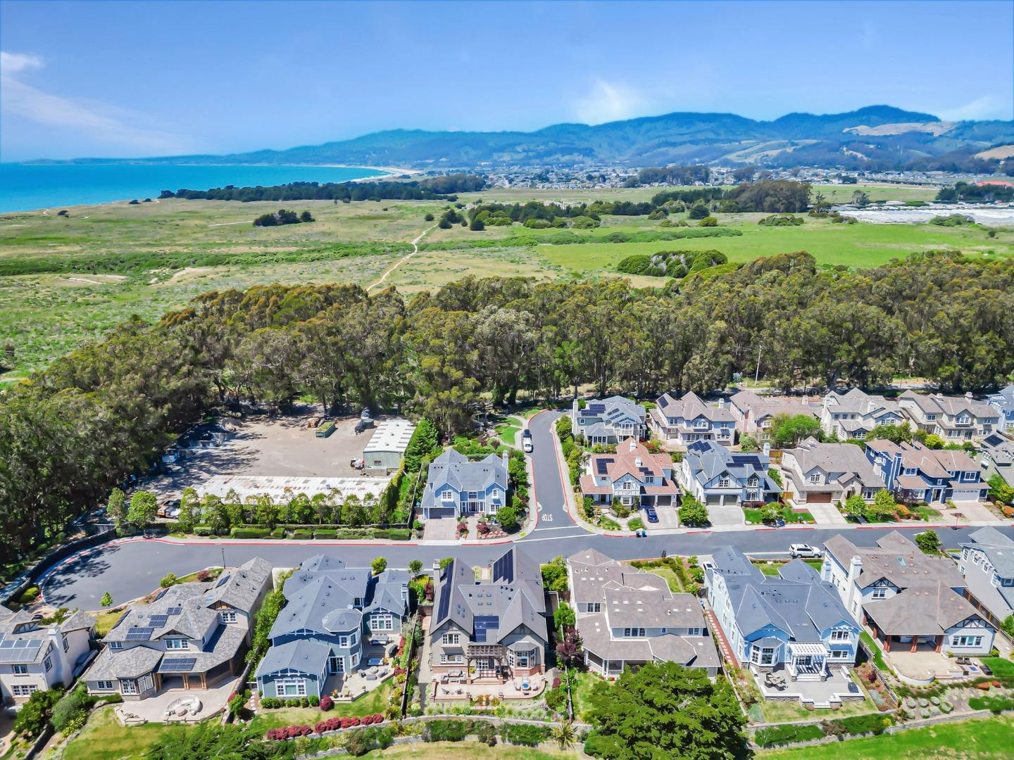 Detail Gallery Image 85 of 118 For 121 Carnoustie Dr, Half Moon Bay,  CA 94019 - 4 Beds | 3/1 Baths