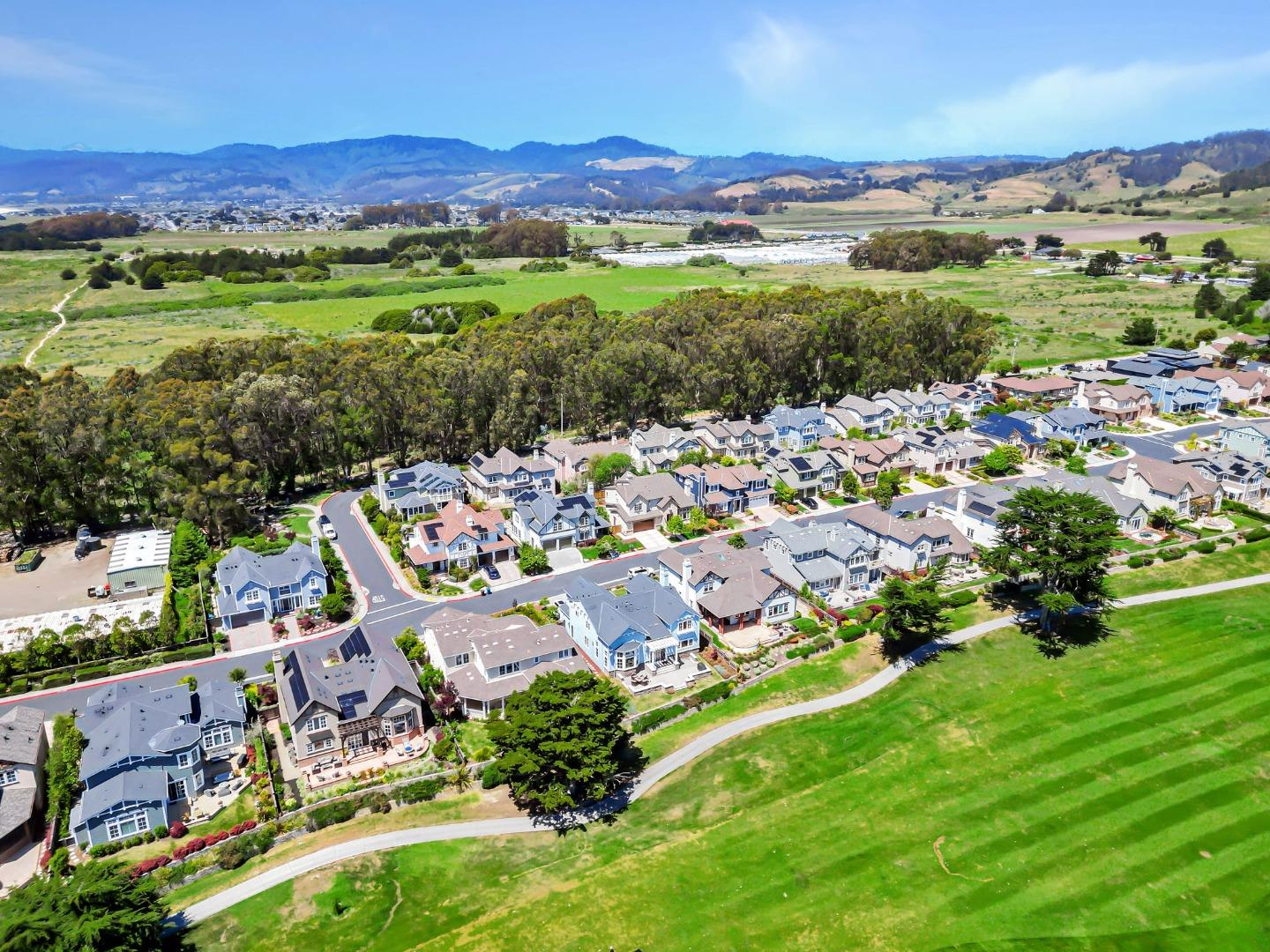 Detail Gallery Image 95 of 118 For 121 Carnoustie Dr, Half Moon Bay,  CA 94019 - 4 Beds | 3/1 Baths