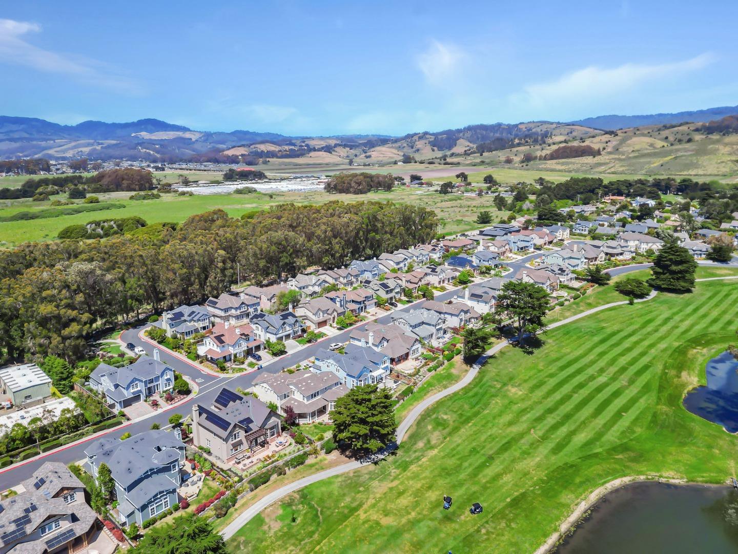 Detail Gallery Image 96 of 118 For 121 Carnoustie Dr, Half Moon Bay,  CA 94019 - 4 Beds | 3/1 Baths