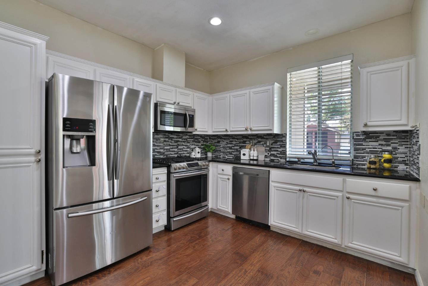 Detail Gallery Image 5 of 29 For 21 Pond Ct, Milpitas,  CA 95035 - 3 Beds | 2/1 Baths