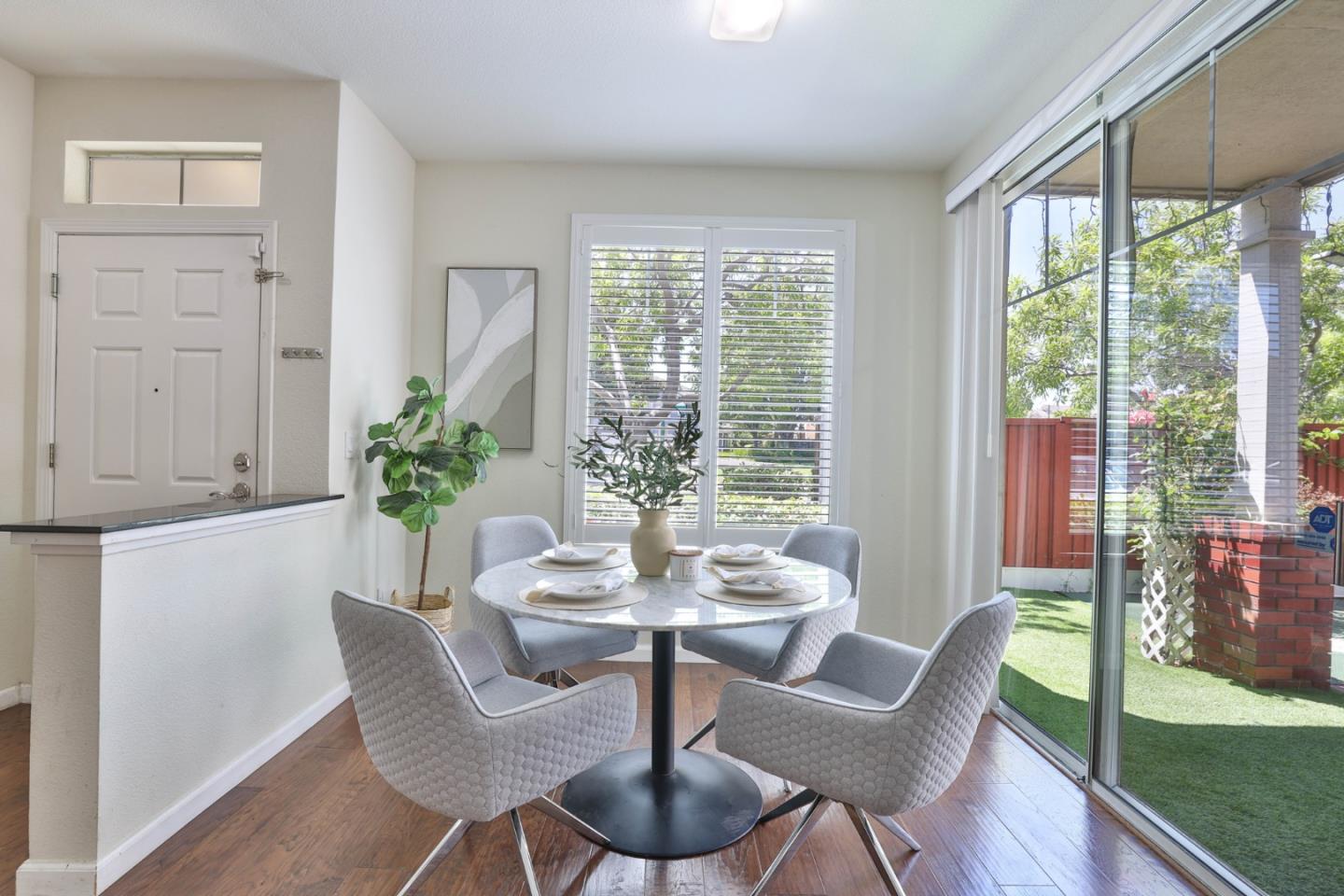 Detail Gallery Image 8 of 29 For 21 Pond Ct, Milpitas,  CA 95035 - 3 Beds | 2/1 Baths