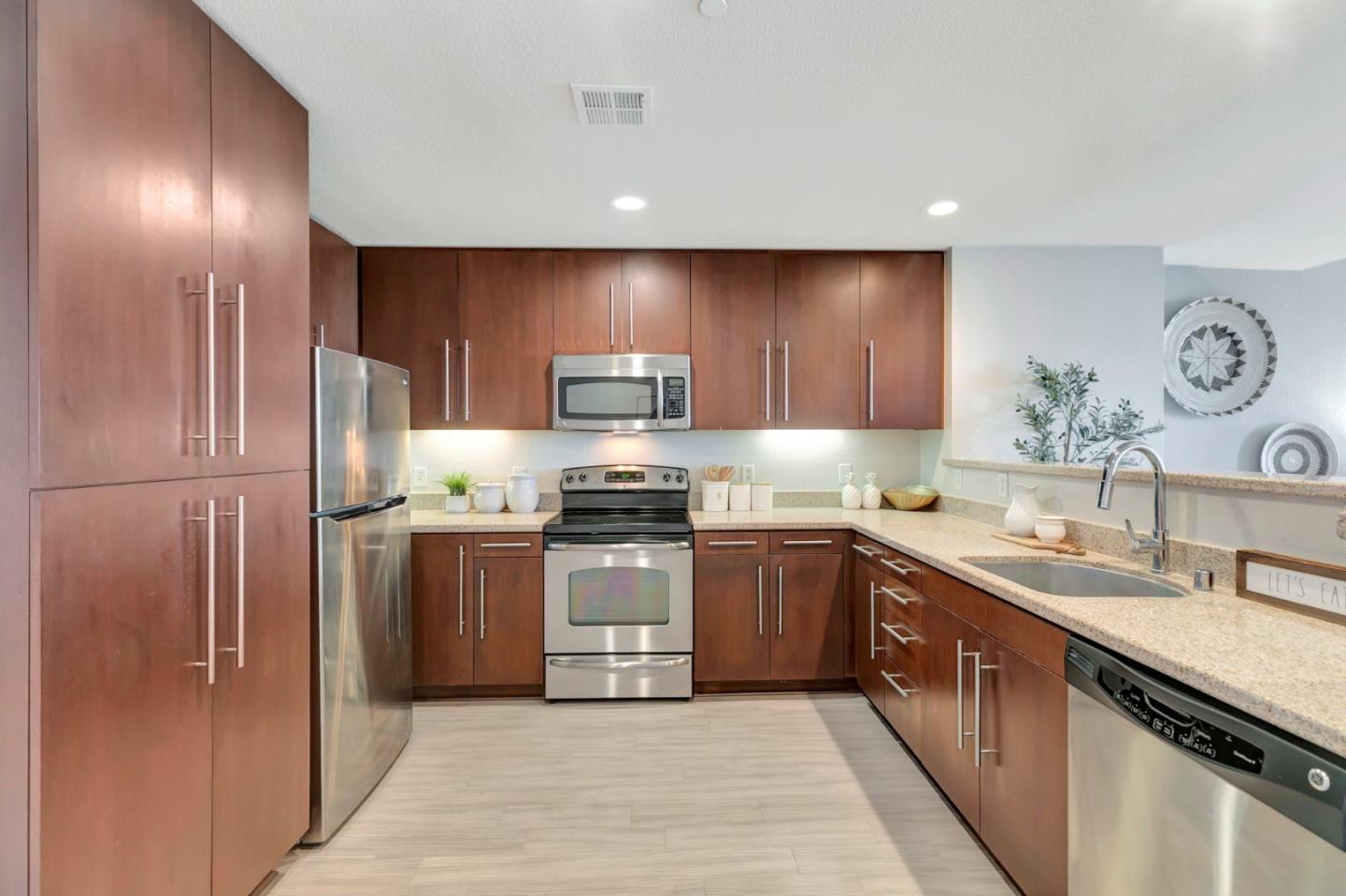 Detail Gallery Image 4 of 28 For 1375 Lick Ave #923,  San Jose,  CA 95110 - 1 Beds | 1 Baths