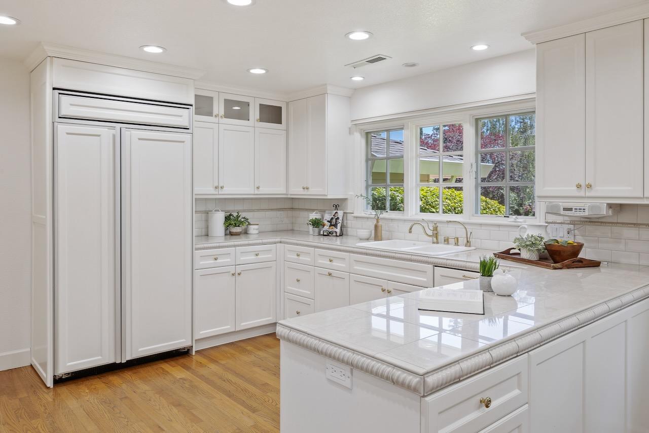 Detail Gallery Image 12 of 42 For 1435 Highland View Ct, Los Altos,  CA 94024 - 4 Beds | 3 Baths