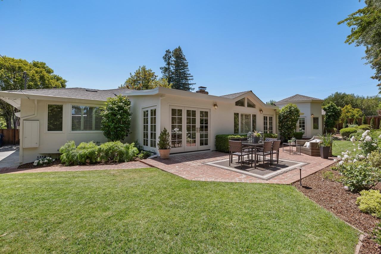 Detail Gallery Image 15 of 42 For 1435 Highland View Ct, Los Altos,  CA 94024 - 4 Beds | 3 Baths