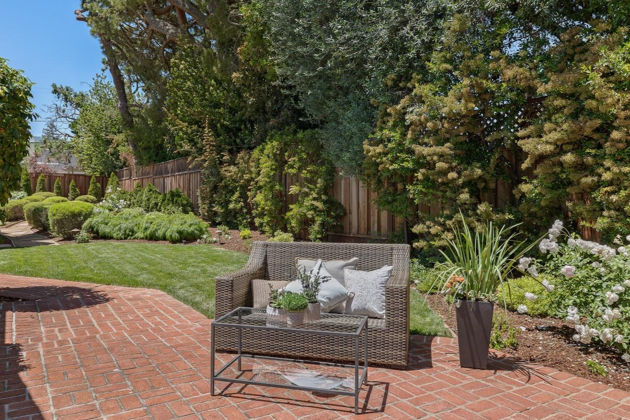 Detail Gallery Image 18 of 42 For 1435 Highland View Ct, Los Altos,  CA 94024 - 4 Beds | 3 Baths