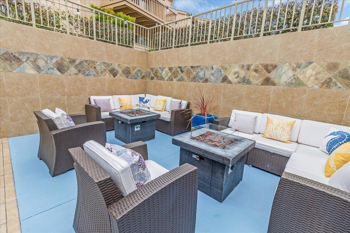 Detail Gallery Image 24 of 34 For 300 Glenwood Cir #291,  Monterey,  CA 93940 - 1 Beds | 1 Baths