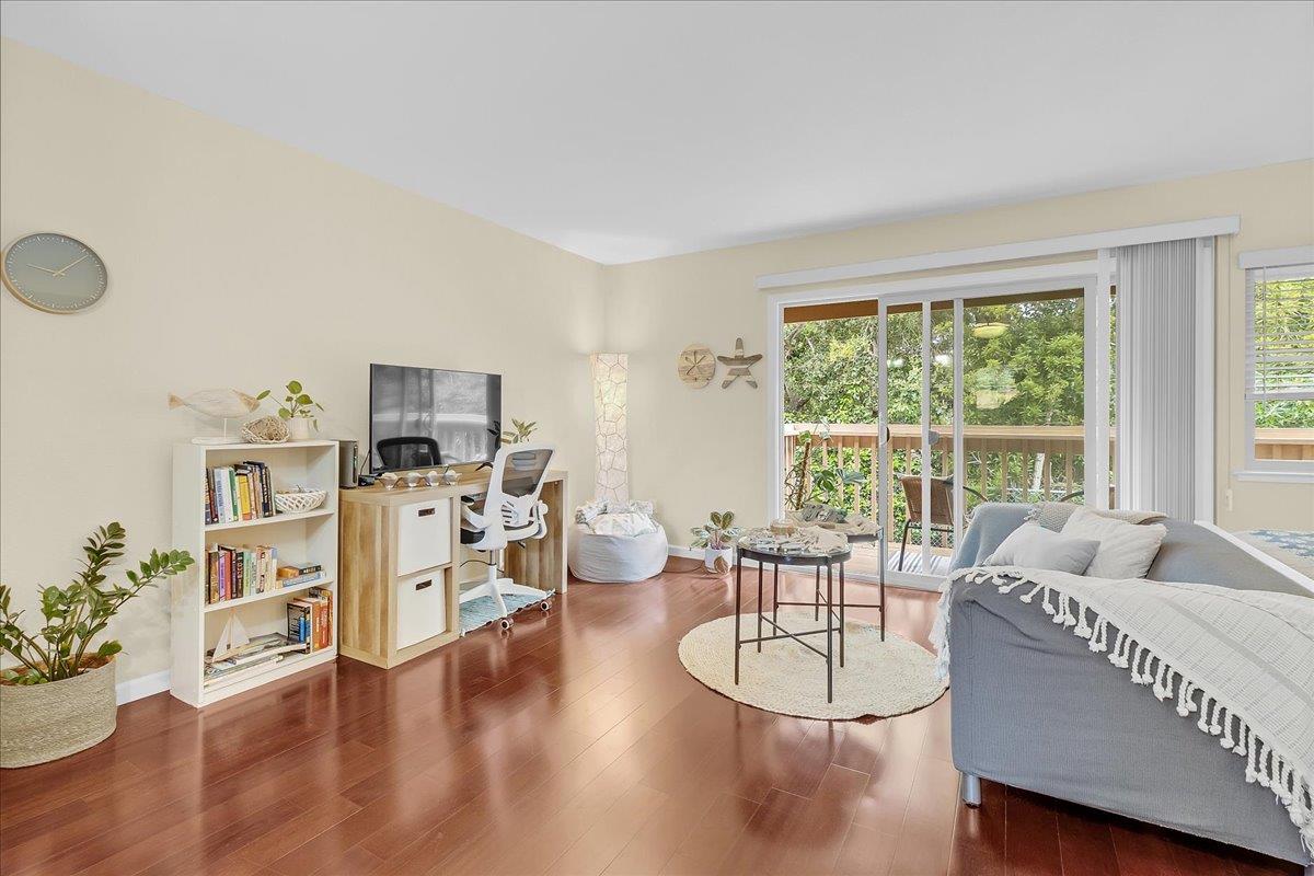 Detail Gallery Image 3 of 34 For 300 Glenwood Cir #291,  Monterey,  CA 93940 - 1 Beds | 1 Baths