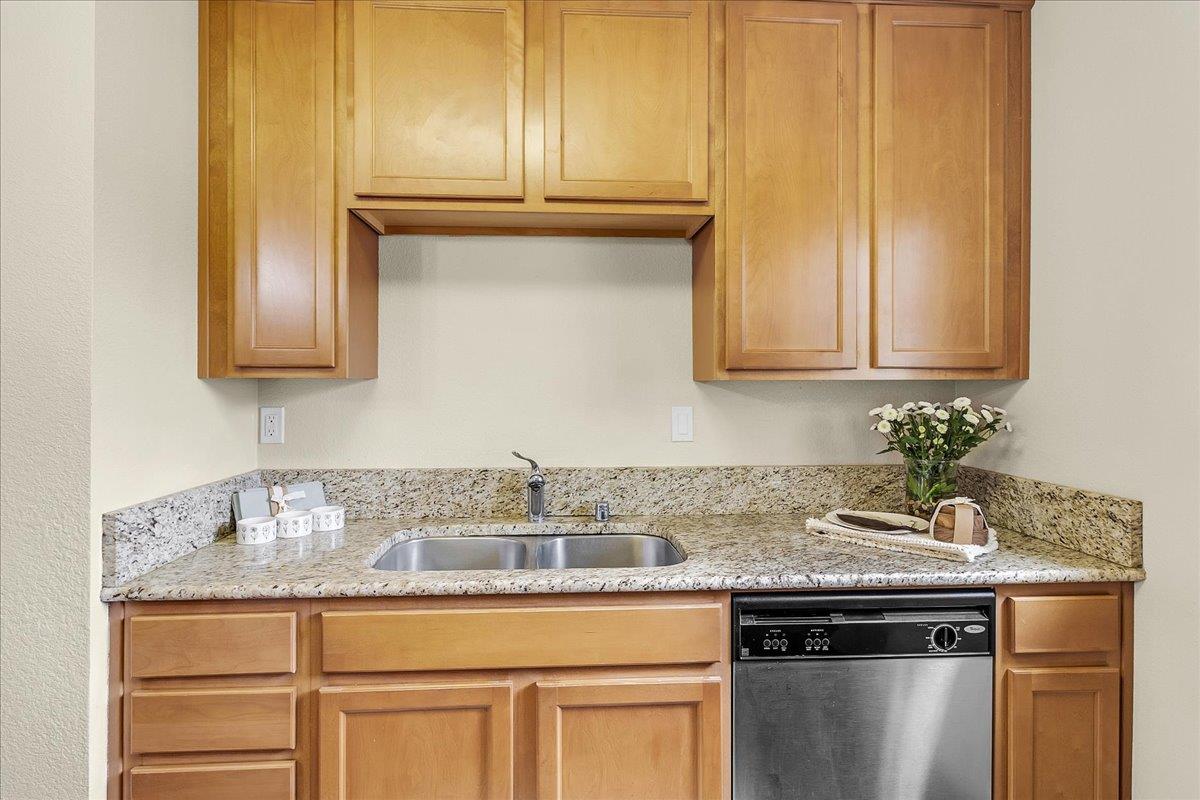 Detail Gallery Image 8 of 34 For 300 Glenwood Cir #291,  Monterey,  CA 93940 - 1 Beds | 1 Baths