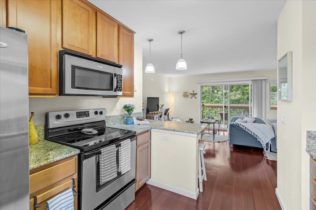 Detail Gallery Image 9 of 34 For 300 Glenwood Cir #291,  Monterey,  CA 93940 - 1 Beds | 1 Baths