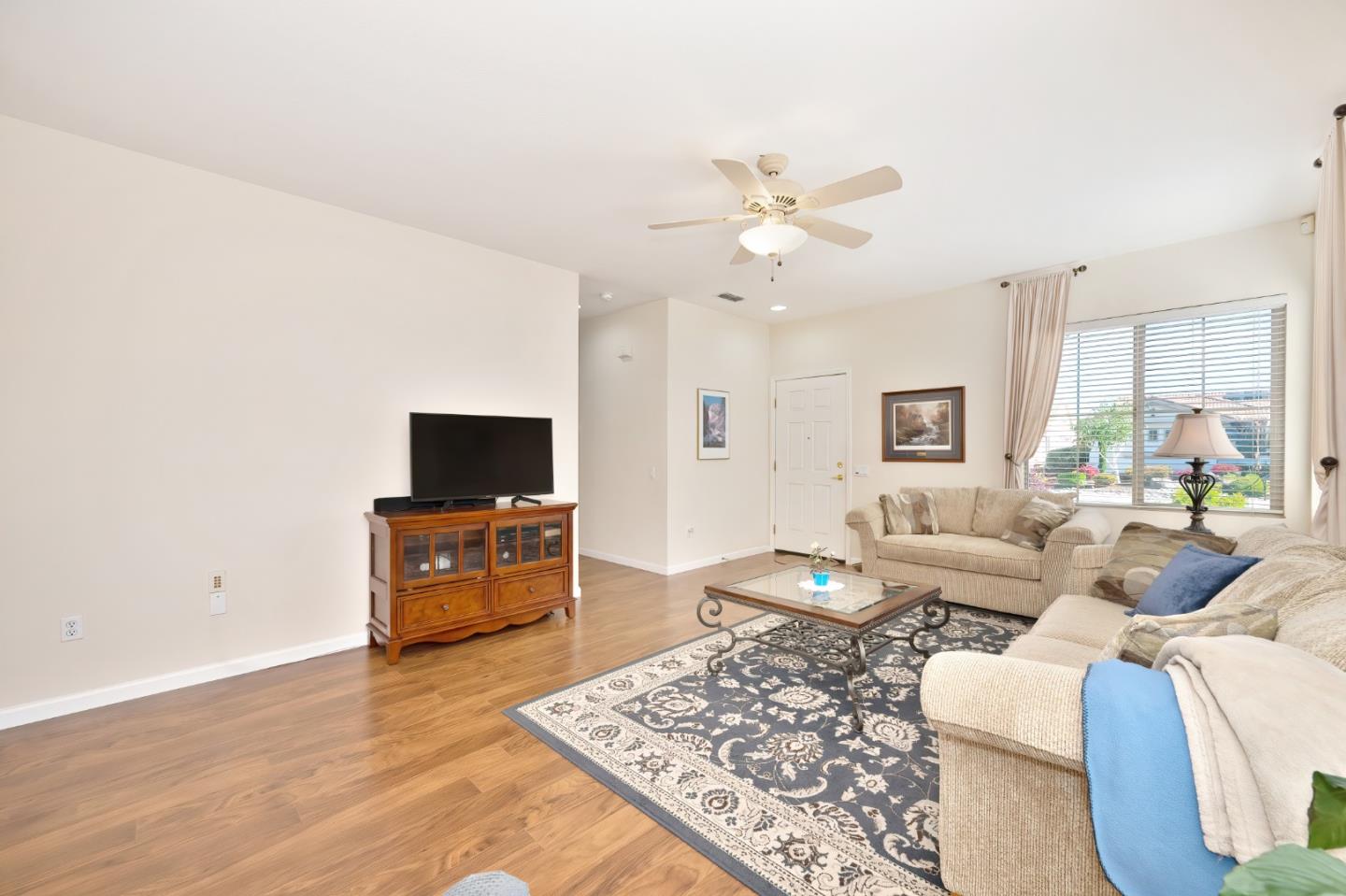 Detail Gallery Image 10 of 22 For 2435 Monument Ct, Lincoln,  CA 95648 - 2 Beds | 2 Baths