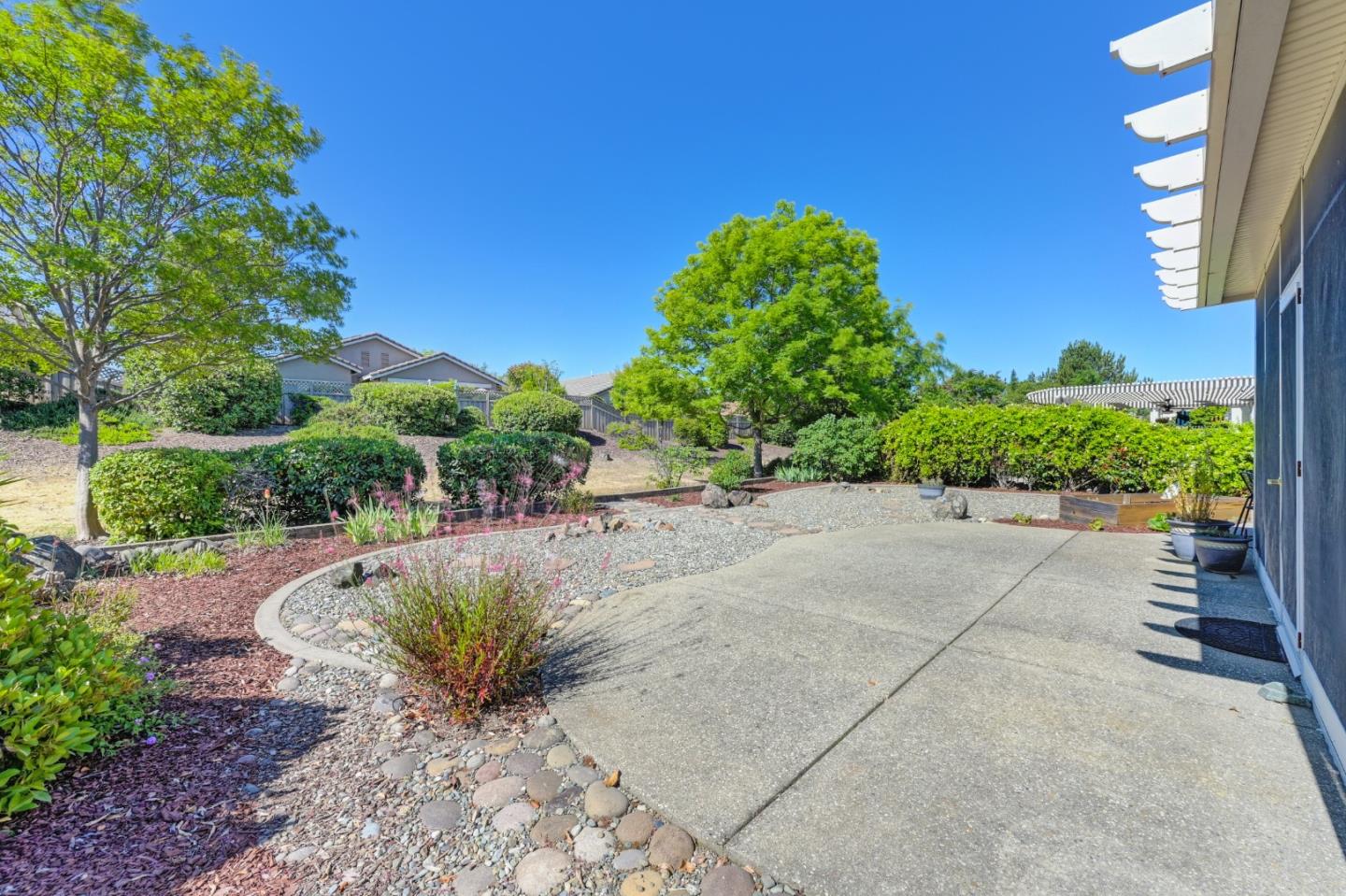 Detail Gallery Image 3 of 22 For 2435 Monument Ct, Lincoln,  CA 95648 - 2 Beds | 2 Baths