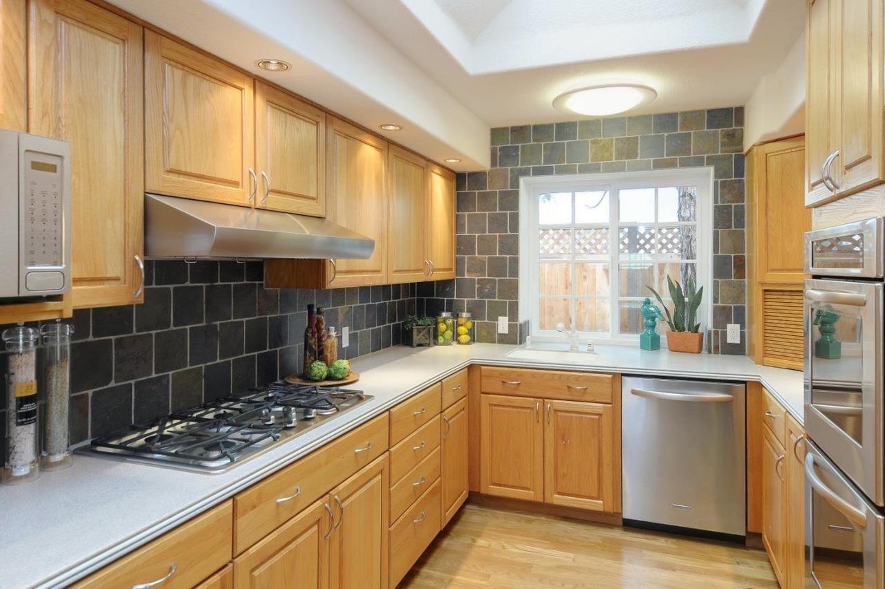 Detail Gallery Image 14 of 17 For 2726 Kipling St, Palo Alto,  CA 94306 - 4 Beds | 2/1 Baths