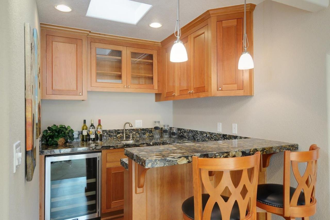 Detail Gallery Image 3 of 17 For 2726 Kipling St, Palo Alto,  CA 94306 - 4 Beds | 2/1 Baths