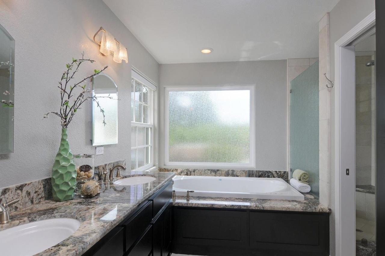 Detail Gallery Image 5 of 17 For 2726 Kipling St, Palo Alto,  CA 94306 - 4 Beds | 2/1 Baths
