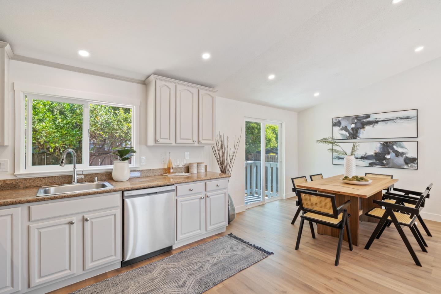 Detail Gallery Image 10 of 22 For 1125 Cypress St, East Palo Alto,  CA 94303 - 3 Beds | 2 Baths