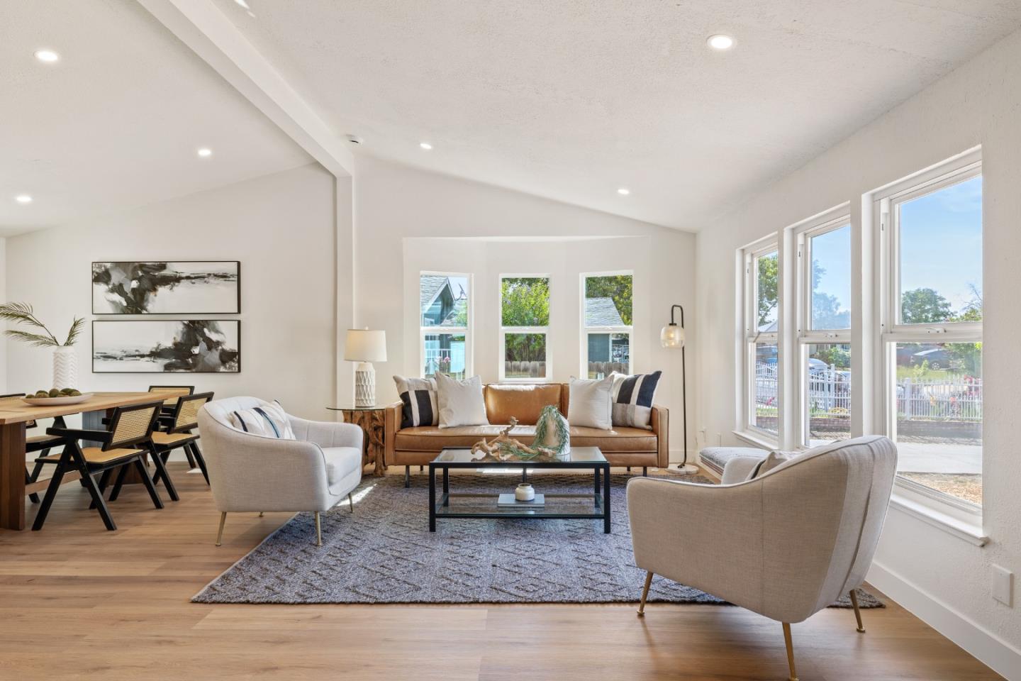 Detail Gallery Image 3 of 22 For 1125 Cypress St, East Palo Alto,  CA 94303 - 3 Beds | 2 Baths