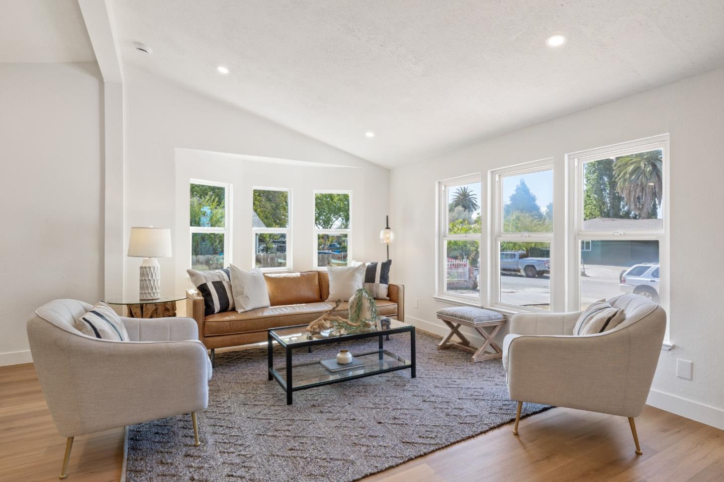 Detail Gallery Image 4 of 22 For 1125 Cypress St, East Palo Alto,  CA 94303 - 3 Beds | 2 Baths