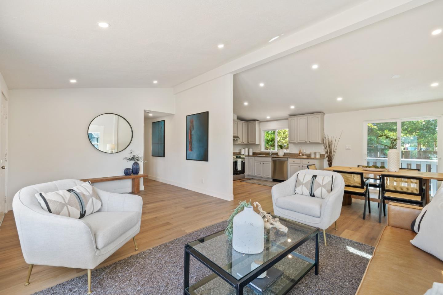 Detail Gallery Image 5 of 22 For 1125 Cypress St, East Palo Alto,  CA 94303 - 3 Beds | 2 Baths